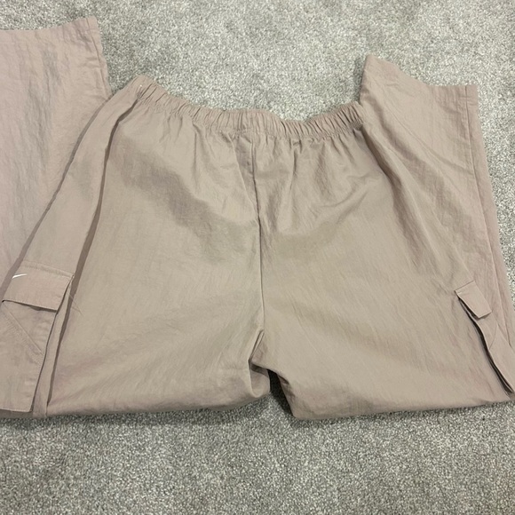 Nike Sportswear Essential Women's High-Rise Woven Cargo Pants (NWOT) - Picture 10 of 10
